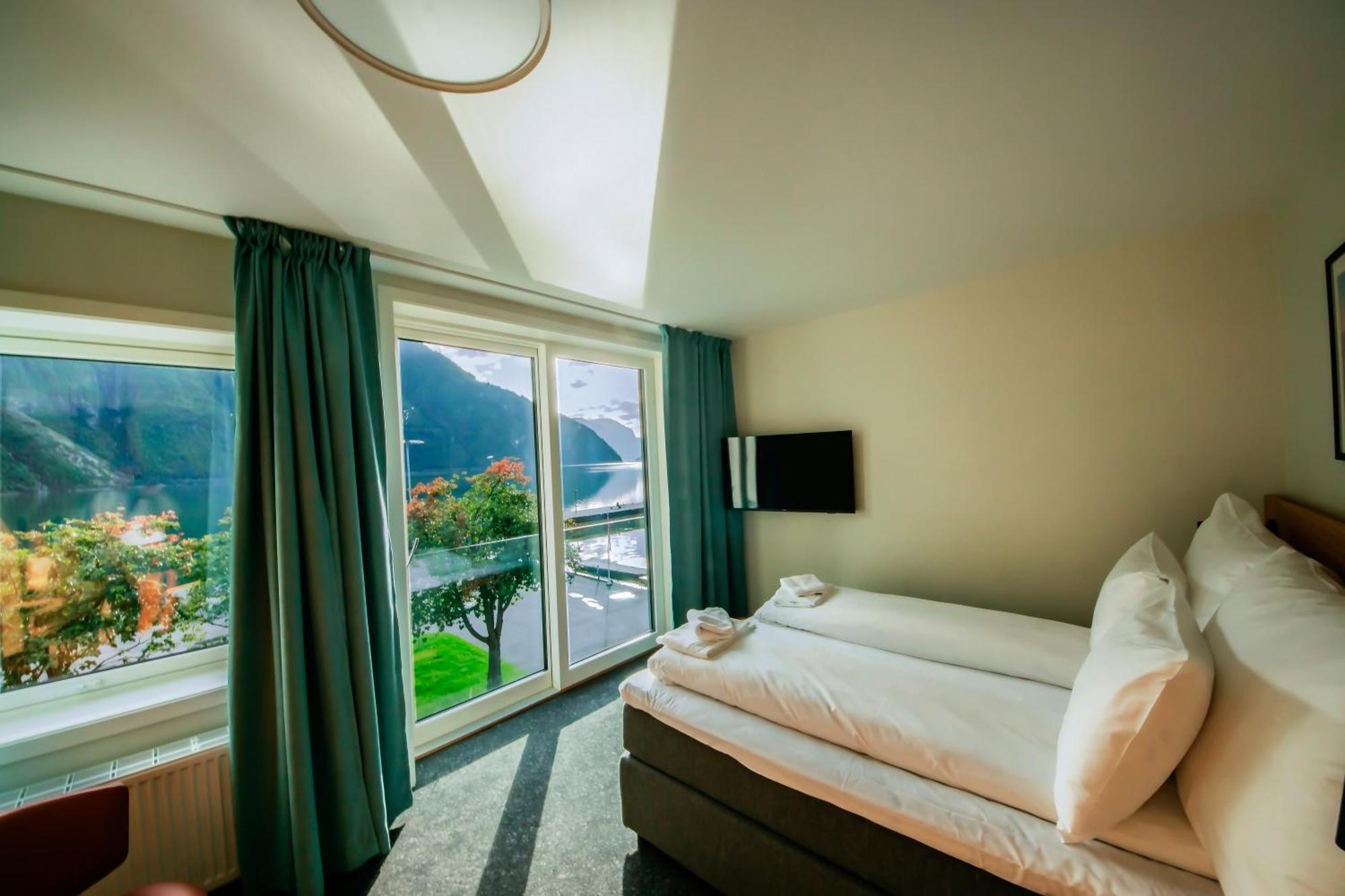 Klingenberg Hotel Årdalstangen Buitenkant foto